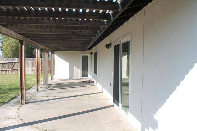 2021 Carlton, Bakersfield, CA 93309