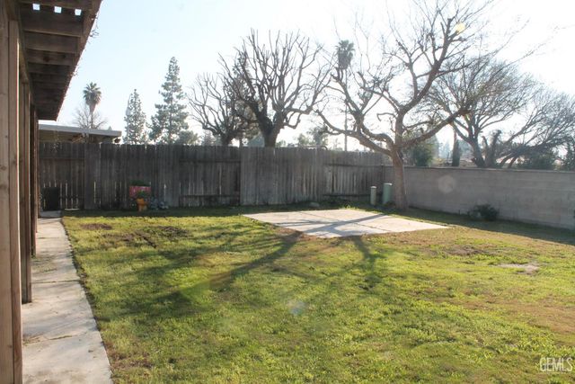 2021 Carlton, Bakersfield, CA 93309