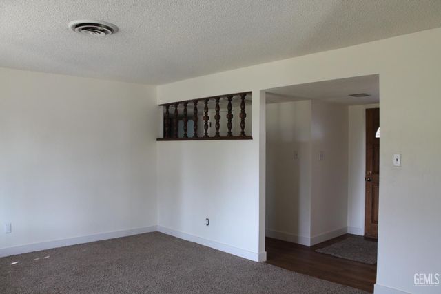 2021 Carlton, Bakersfield, CA 93309