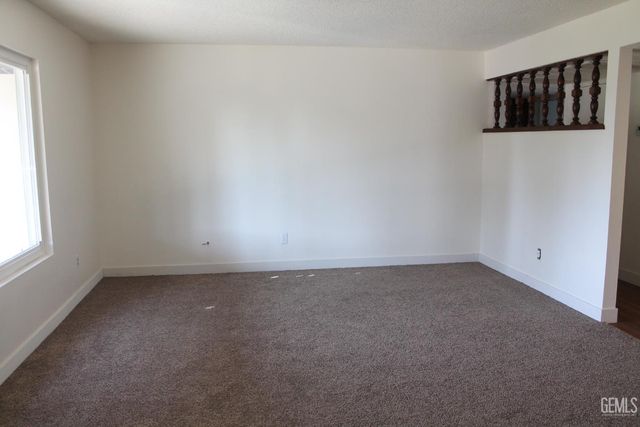 2021 Carlton, Bakersfield, CA 93309