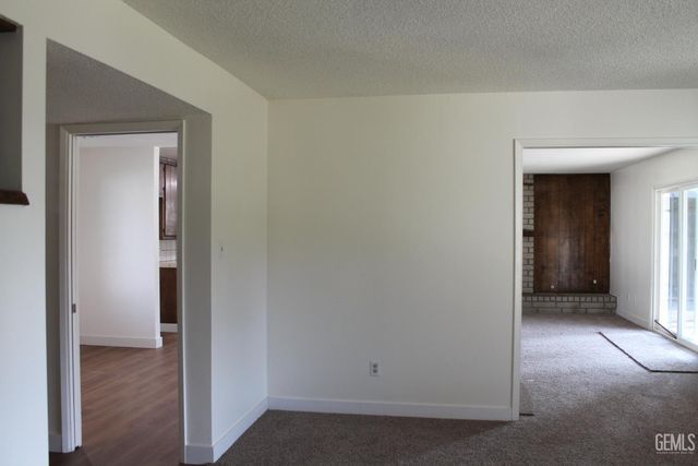 2021 Carlton, Bakersfield, CA 93309