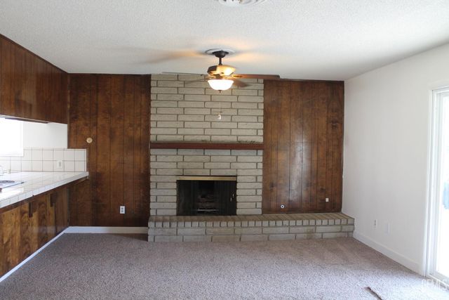 2021 Carlton, Bakersfield, CA 93309