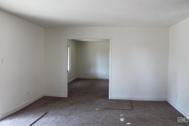 2021 Carlton, Bakersfield, CA 93309