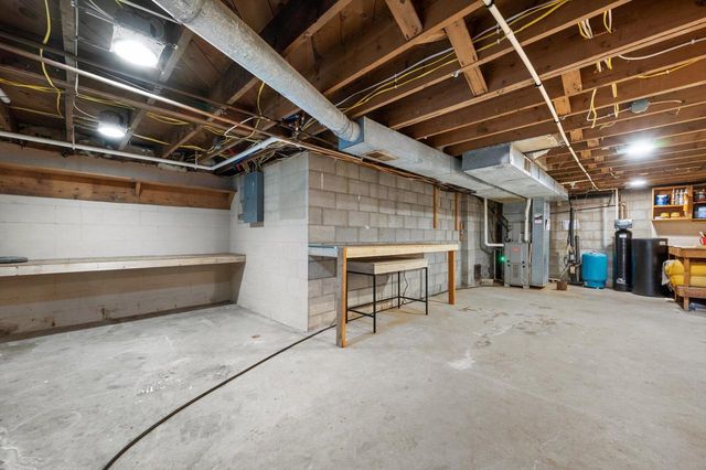 W377S3554 Lake DRIVE, Dousman, WI 53118