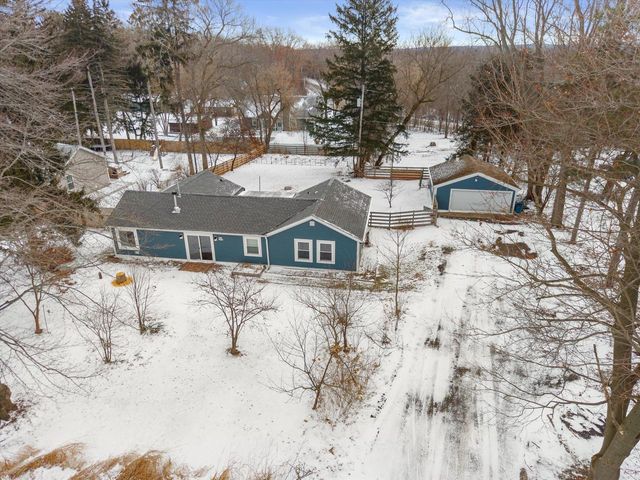 W377S3554 Lake DRIVE, Dousman, WI 53118