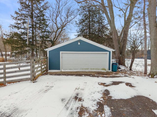 W377S3554 Lake DRIVE, Dousman, WI 53118