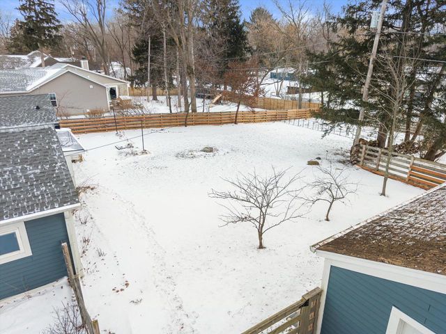 W377S3554 Lake DRIVE, Dousman, WI 53118