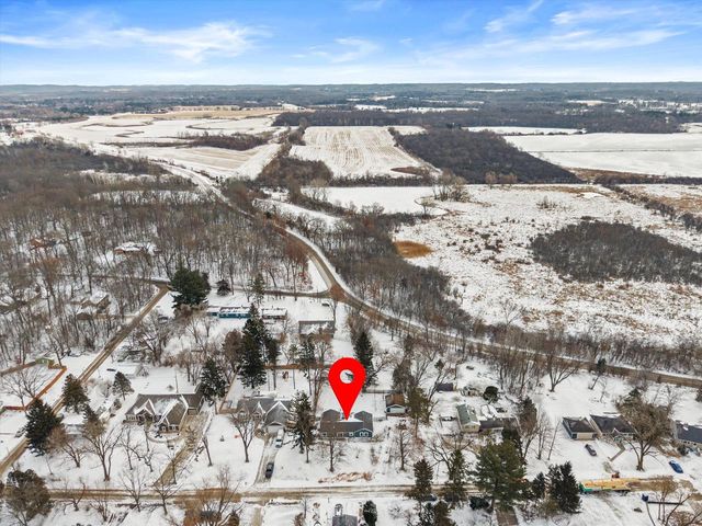 W377S3554 Lake DRIVE, Dousman, WI 53118