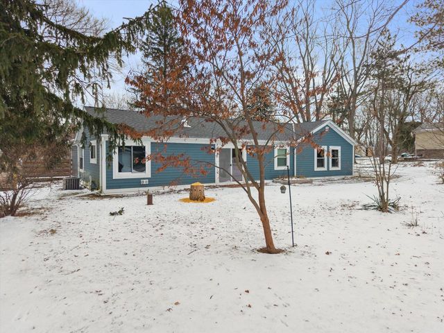 W377S3554 Lake DRIVE, Dousman, WI 53118