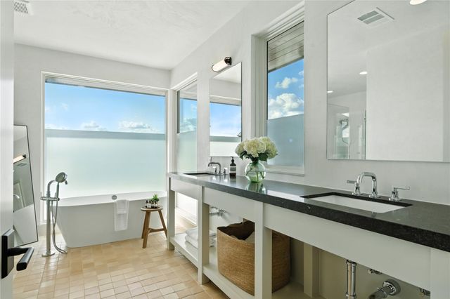 151 Creek Hollow WAY, Spicewood, TX 78669