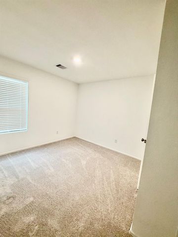 9031 Estes Lakes Drive, Highlands, TX 77521
