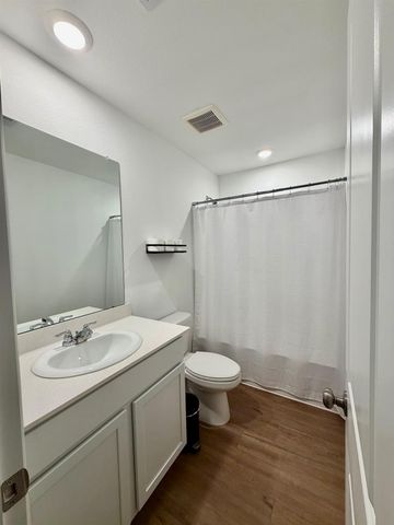 9031 Estes Lakes Drive, Highlands, TX 77521