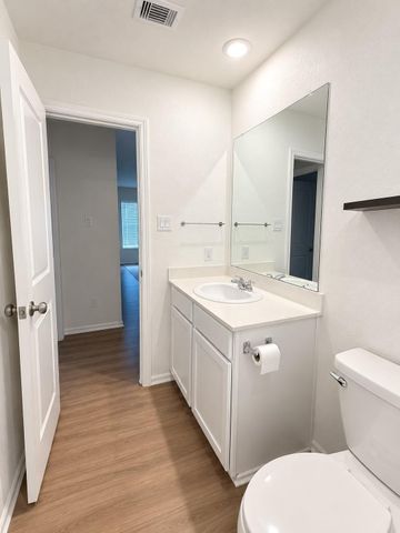 9031 Estes Lakes Drive, Highlands, TX 77521