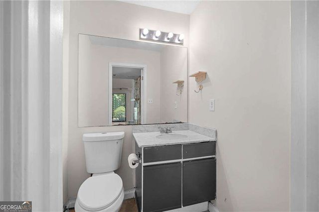 990 Chapman Lane, Stone Mountain, GA 30088