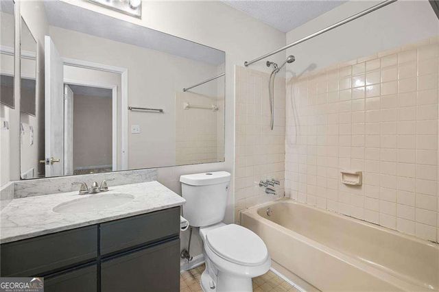 990 Chapman Lane, Stone Mountain, GA 30088