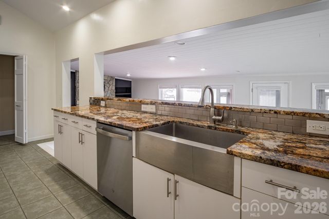 208 Island View Road, Mount Holly, NC 28120