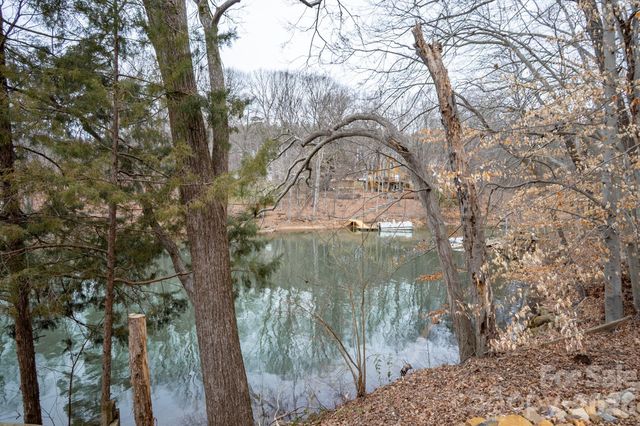 208 Island View Road, Mount Holly, NC 28120