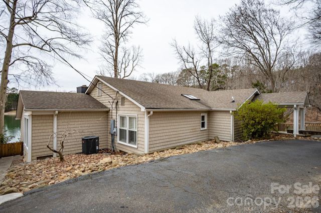 208 Island View Road, Mount Holly, NC 28120
