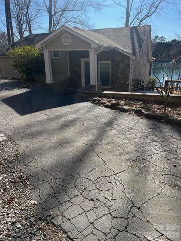 208 Island View Road, Mount Holly, NC 28120