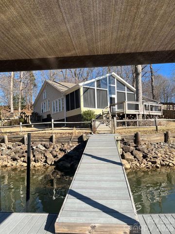 208 Island View Road, Mount Holly, NC 28120