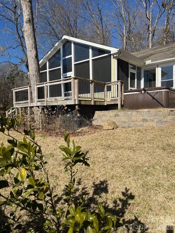 208 Island View Road, Mount Holly, NC 28120