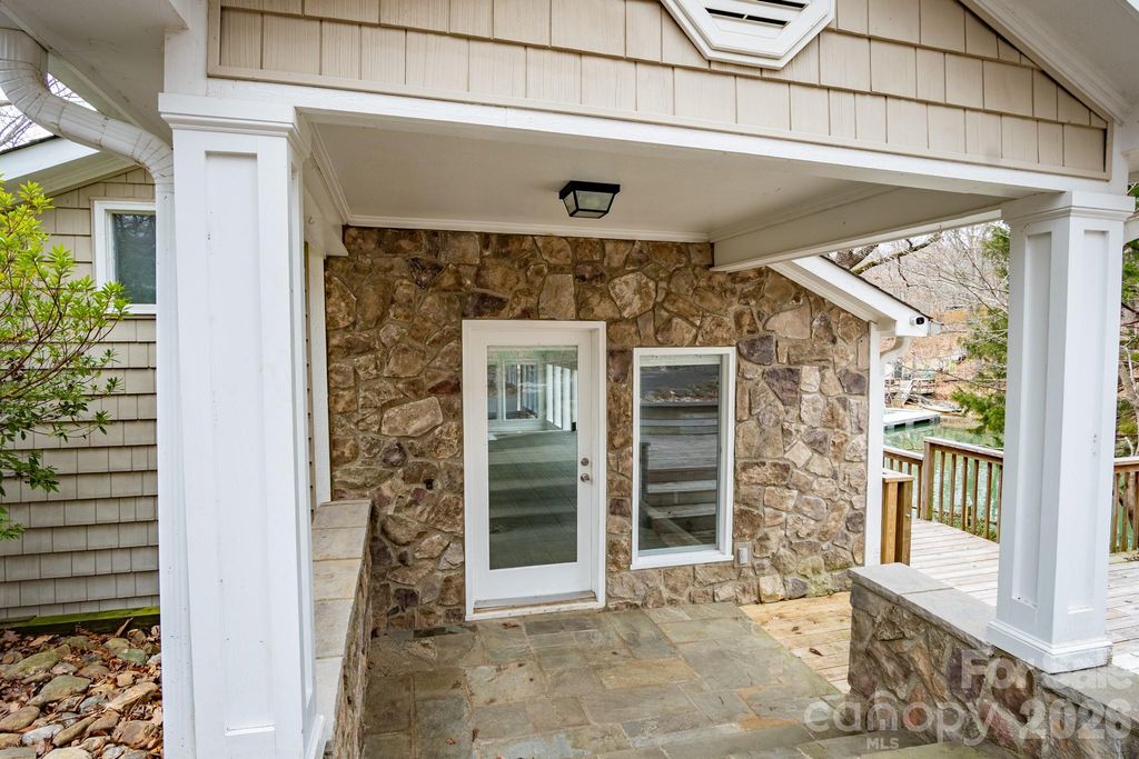 208 Island View Road, Mount Holly, NC 28120