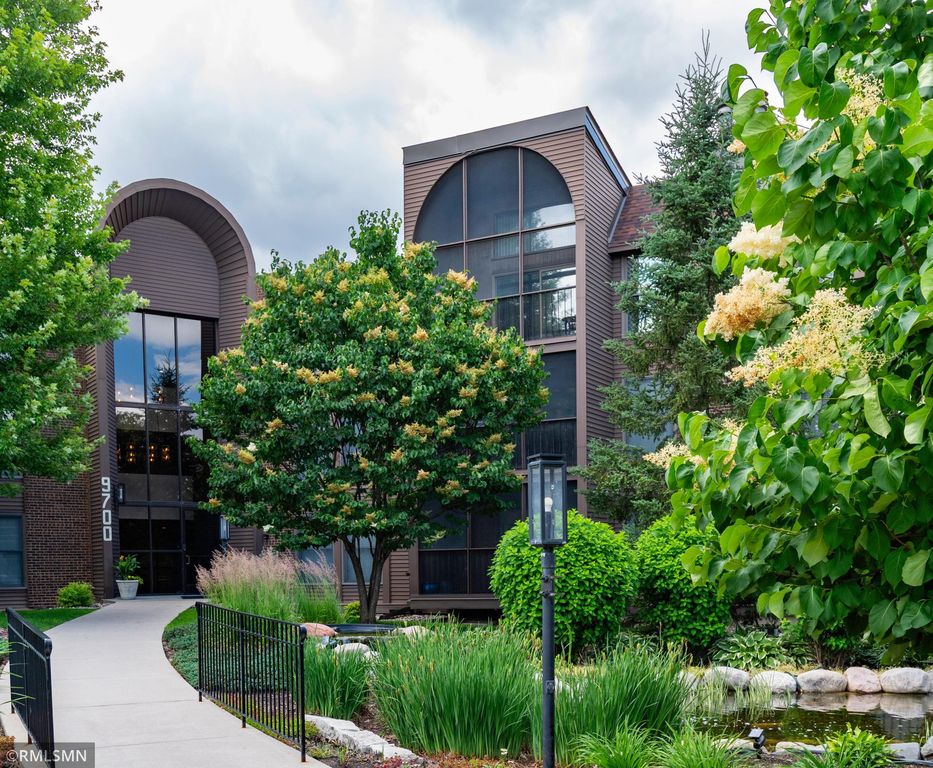 9700 Portland Avenue S 330, Bloomington, MN 55420 — exterior