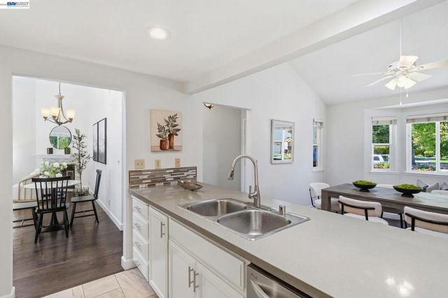 342 Lone Oak Dr, Pleasanton, CA 94566