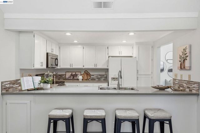 342 Lone Oak Dr, Pleasanton, CA 94566
