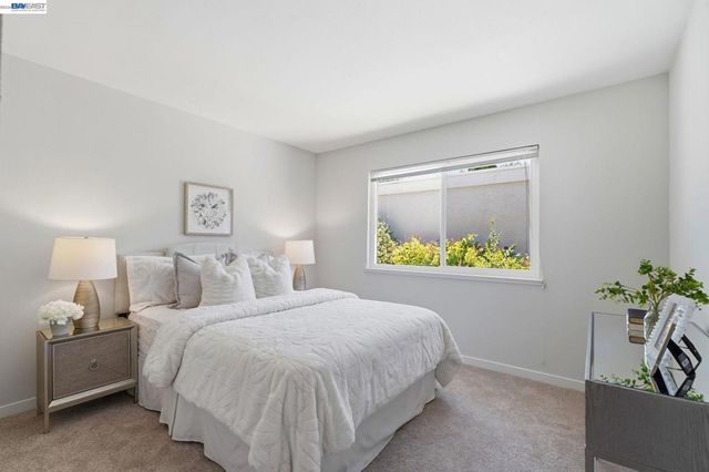 342 Lone Oak Dr, Pleasanton, CA 94566