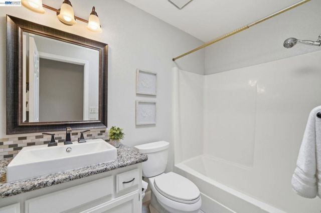 342 Lone Oak Dr, Pleasanton, CA 94566