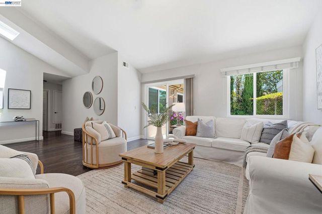 342 Lone Oak Dr, Pleasanton, CA 94566