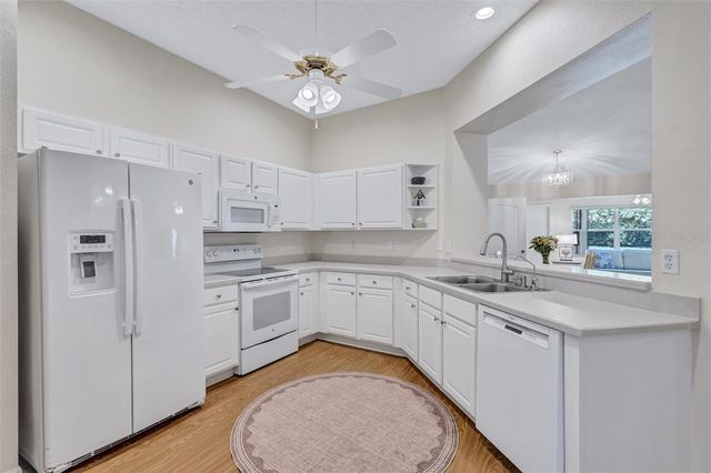 2215 WORTHINGTON GREENS DRIVE 20, Sun City Center, FL 33573