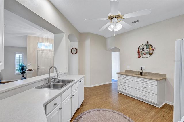 2215 WORTHINGTON GREENS DRIVE 20, Sun City Center, FL 33573