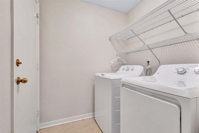 2215 WORTHINGTON GREENS DRIVE 20, Sun City Center, FL 33573