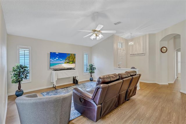 2215 WORTHINGTON GREENS DRIVE 20, Sun City Center, FL 33573