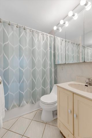 82-11 262nd Street, Floral Park, NY 11004