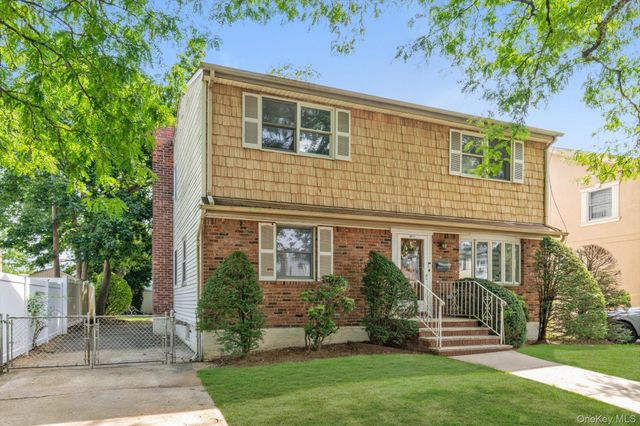 82-11 262nd Street, Floral Park, NY 11004
