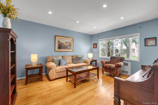 82-11 262nd Street, Floral Park, NY 11004