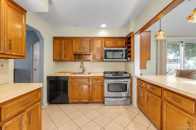 82-11 262nd Street, Floral Park, NY 11004