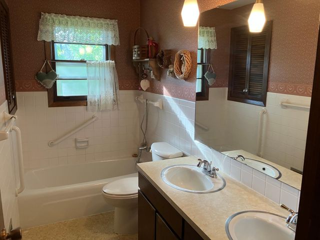 1927 Twin Bluff Road, Red Wing, MN 55066