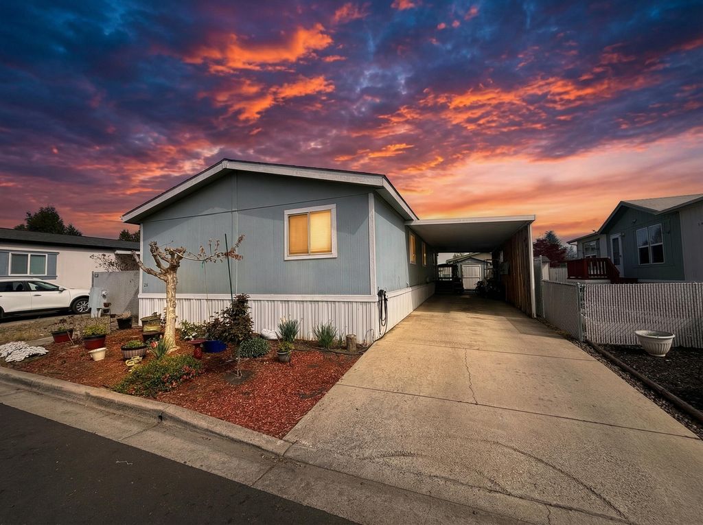 2552 Thorn Oak Drive SPC 28, Medford, OR 97501