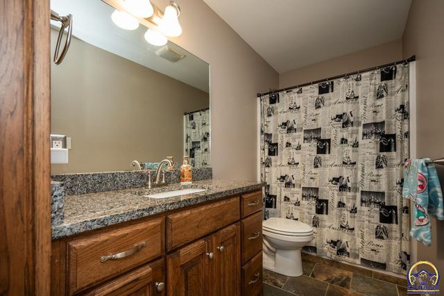 3334 SW 43rd St, Topeka, KS 66610