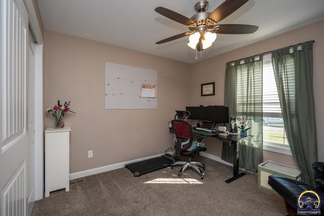 3334 SW 43rd St, Topeka, KS 66610