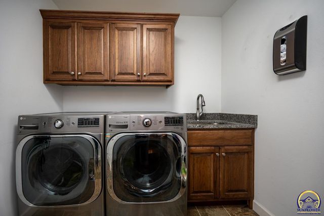 3334 SW 43rd St, Topeka, KS 66610