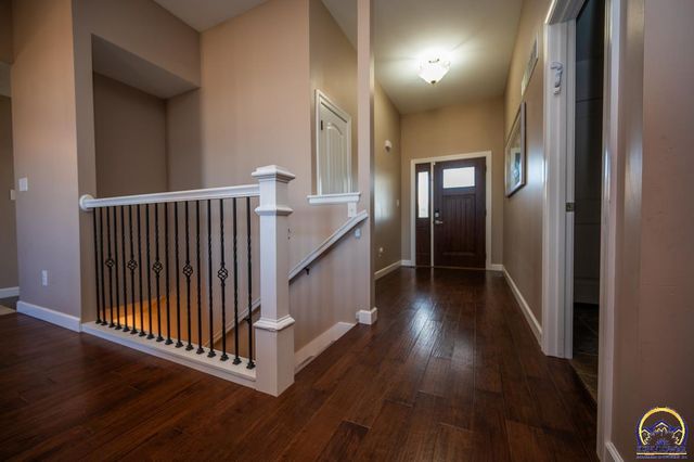 3334 SW 43rd St, Topeka, KS 66610