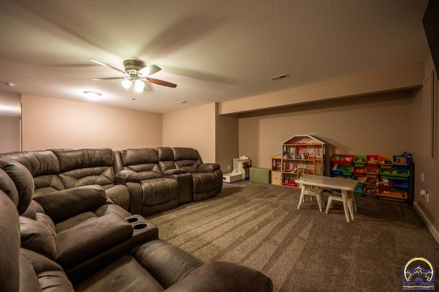 3334 SW 43rd St, Topeka, KS 66610