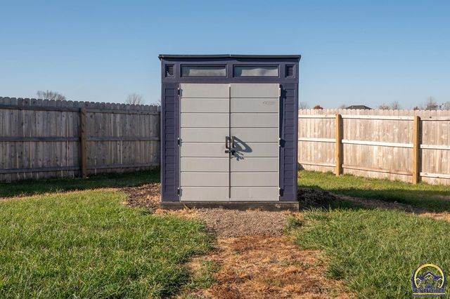 3334 SW 43rd St, Topeka, KS 66610