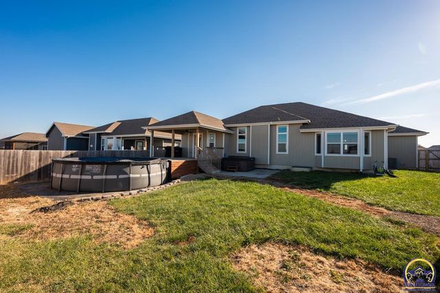 3334 SW 43rd St, Topeka, KS 66610