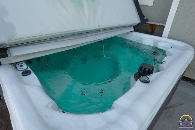 3334 SW 43rd St, Topeka, KS 66610